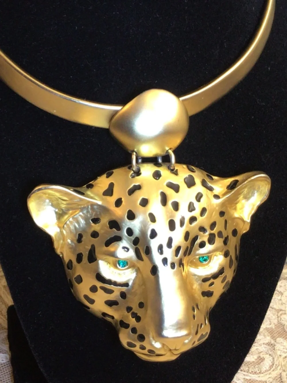Bold Statement Gold-tone Collar Choker Large Leopard Head Pendant Green Eyes